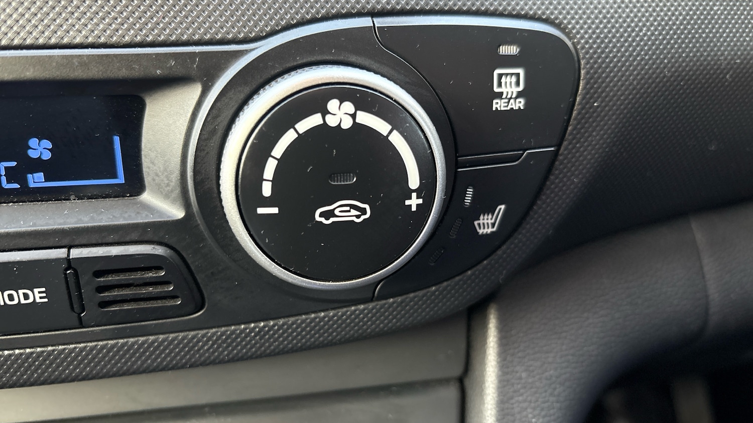 Used Hyundai i10 2019 for sale - 76352395: Photo 38