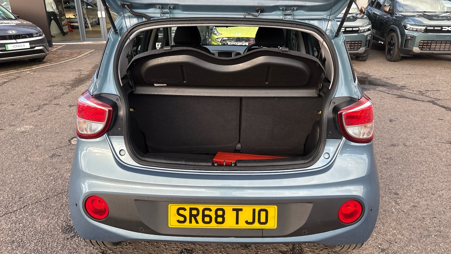 Used Hyundai i10 2019 for sale - 76352395: Photo 4
