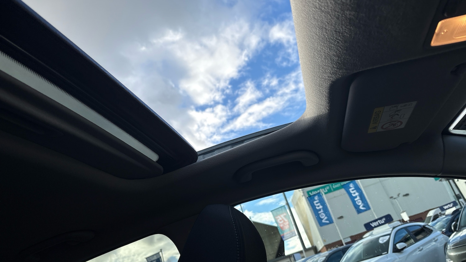 Used Hyundai i10 2019 for sale - 76352395: Photo 46