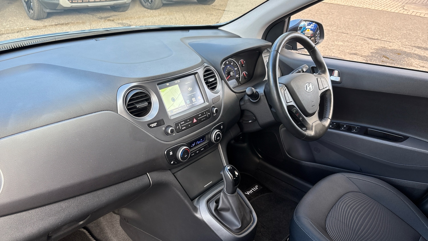 Used Hyundai i10 2019 for sale - 76352395: Photo 9