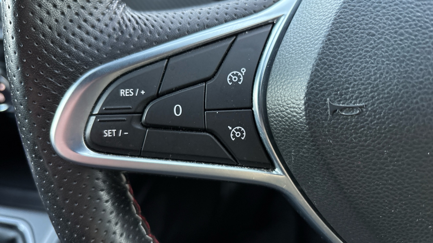 Used Renault Clio 2022 for sale - 76807424: Photo 52