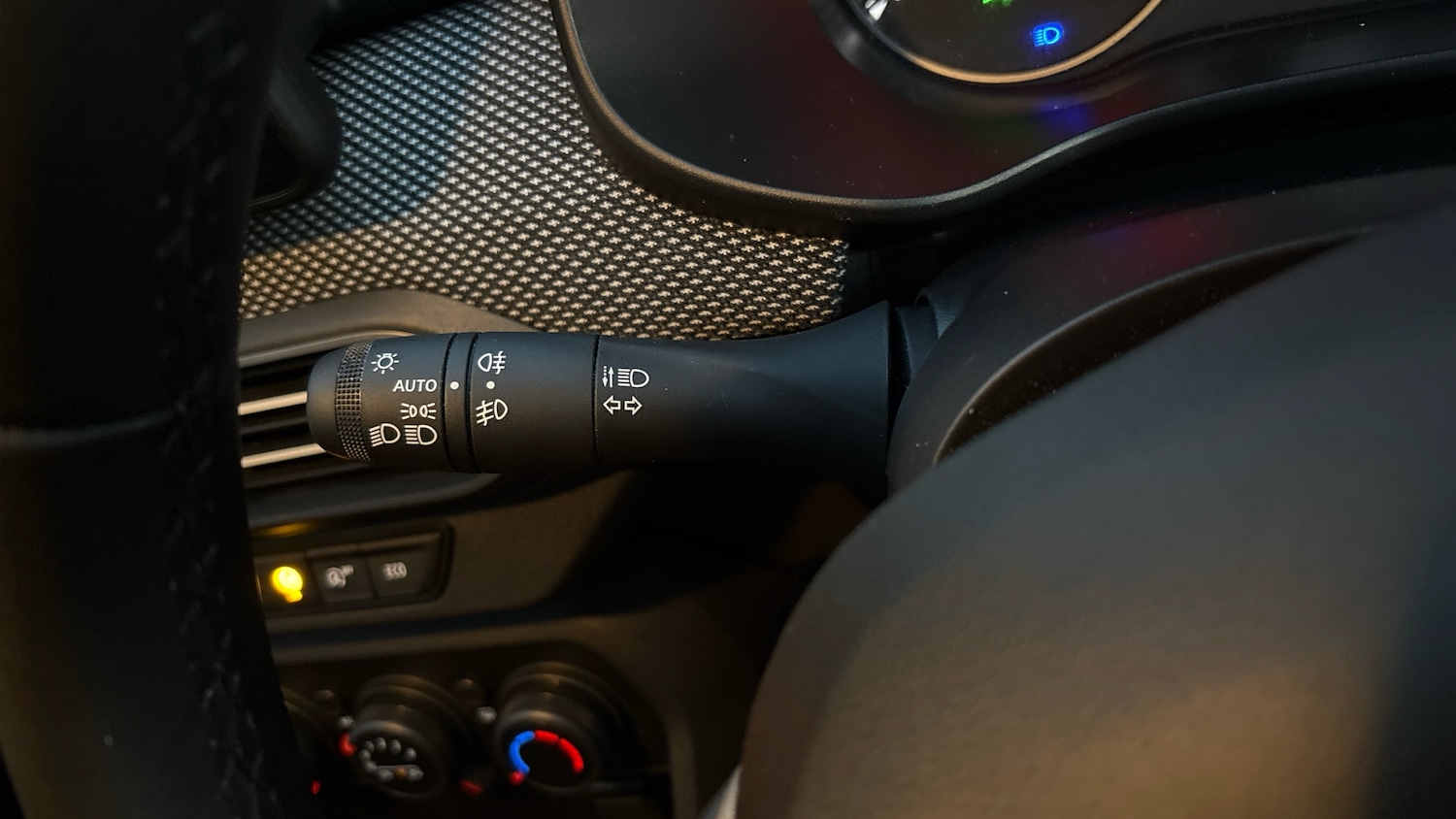 Used Dacia Sandero 2023 for sale - 77342526: Photo 40