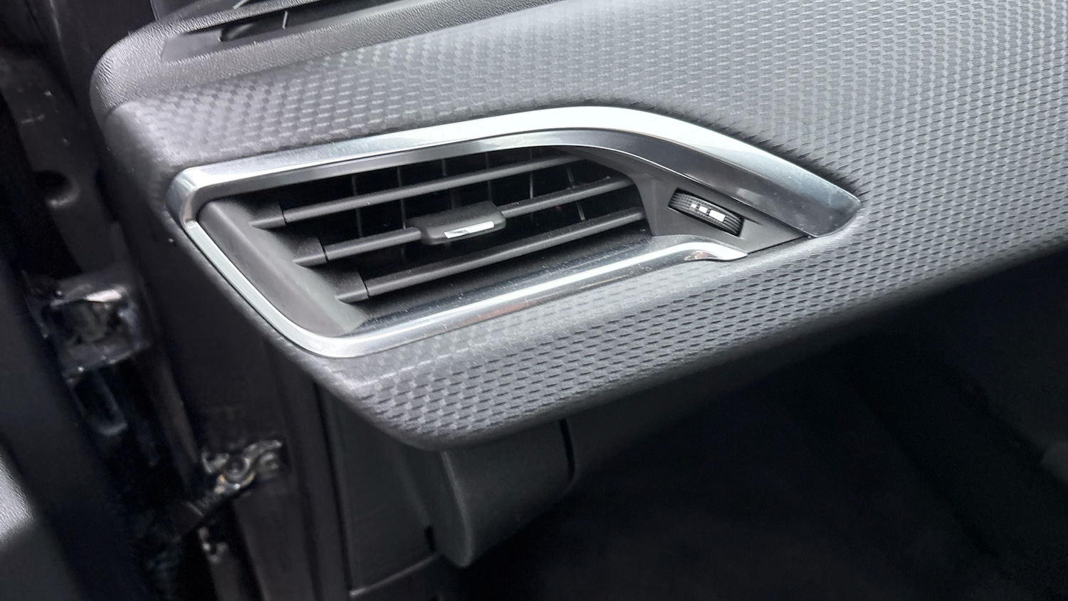 Used Peugeot 208 2019 for sale - 76554849: Photo 30