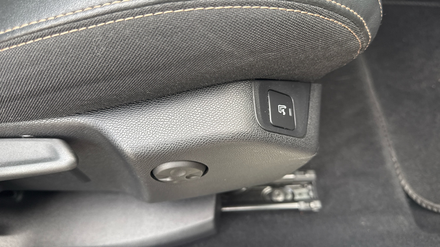 Used Peugeot 3008 2020 for sale - 77965614: Photo 44