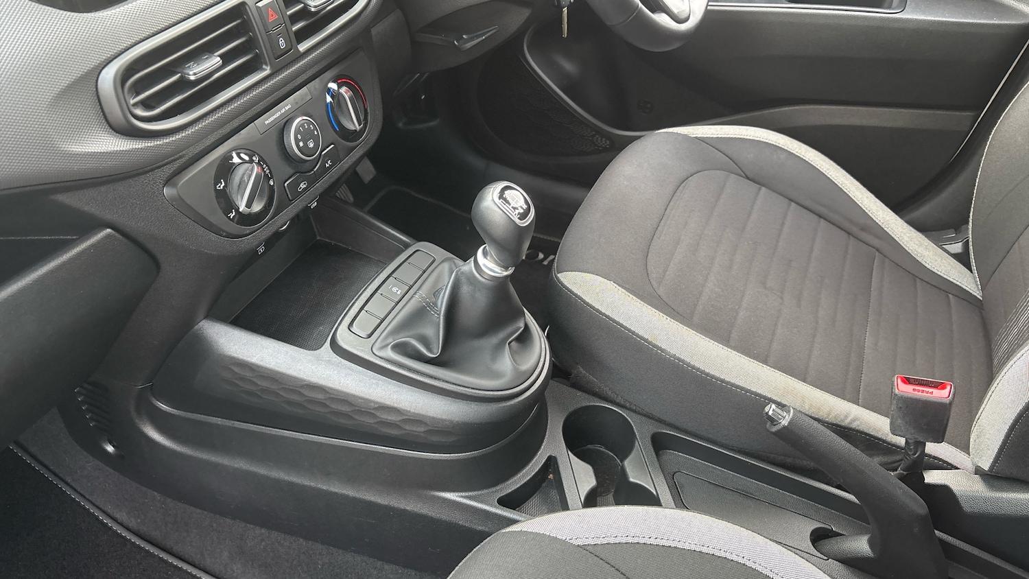 Used Hyundai i10 2023 for sale - 77759135: Photo 13