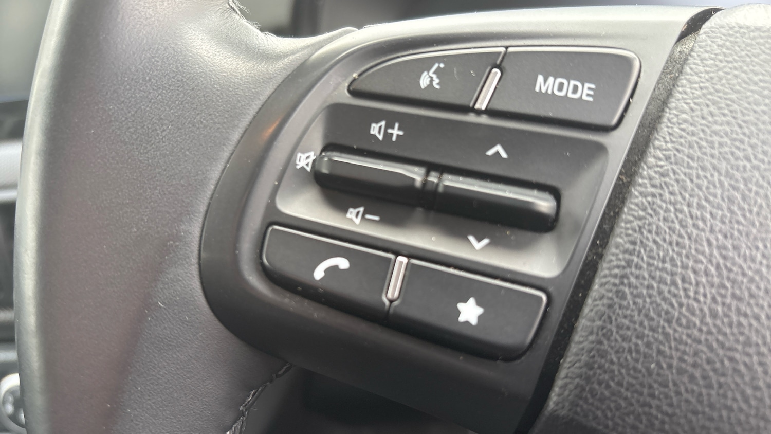 Used Hyundai i10 2023 for sale - 77759135: Photo 23