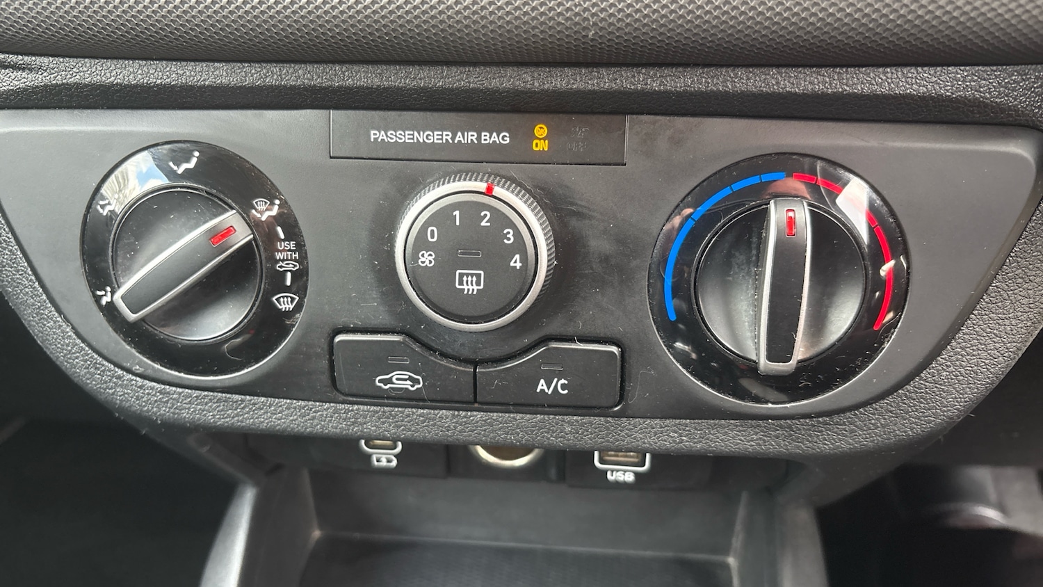 Used Hyundai i10 2023 for sale - 77759135: Photo 28