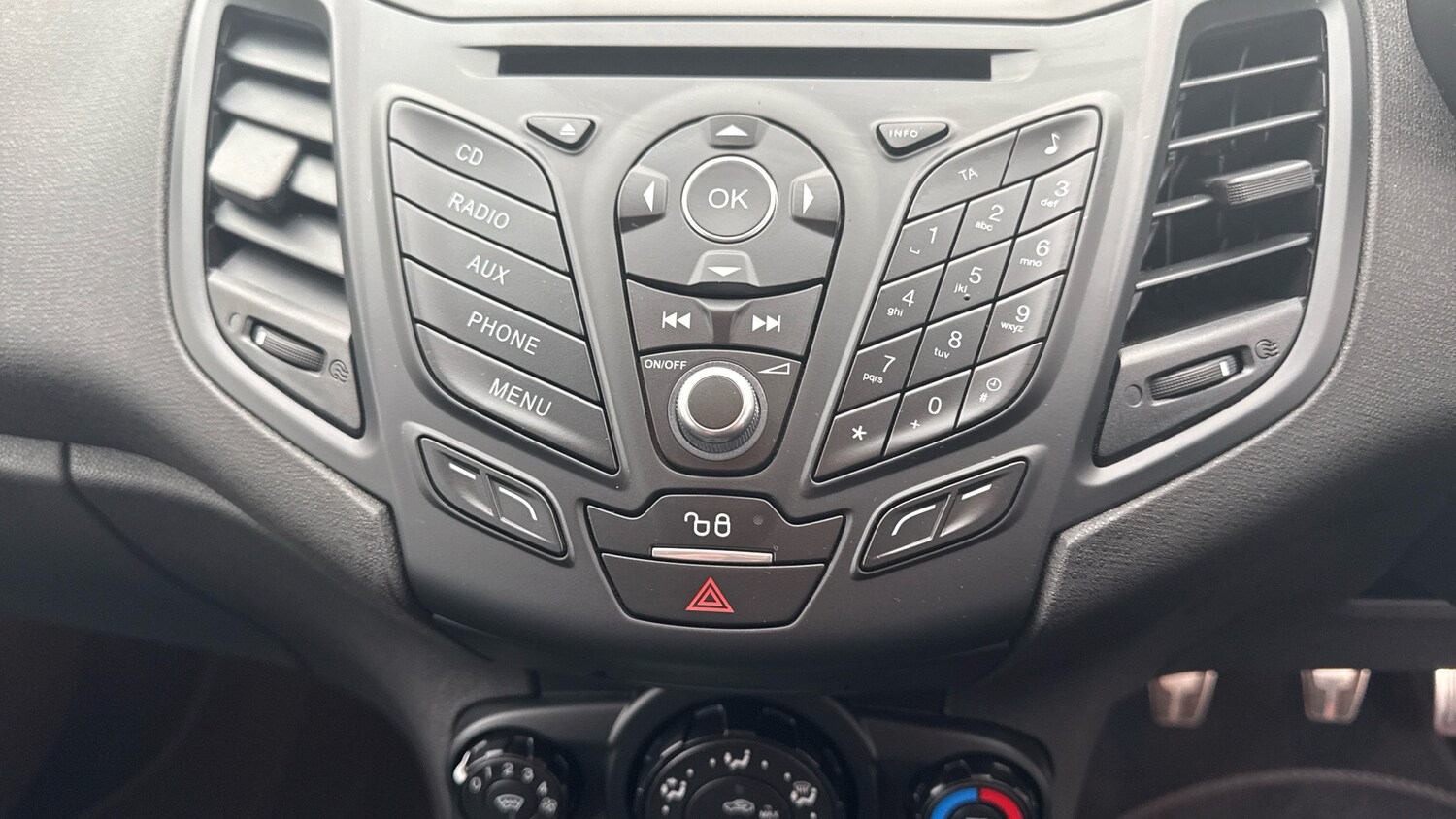 Used Ford Fiesta 2017 for sale - 77930511: Photo 40