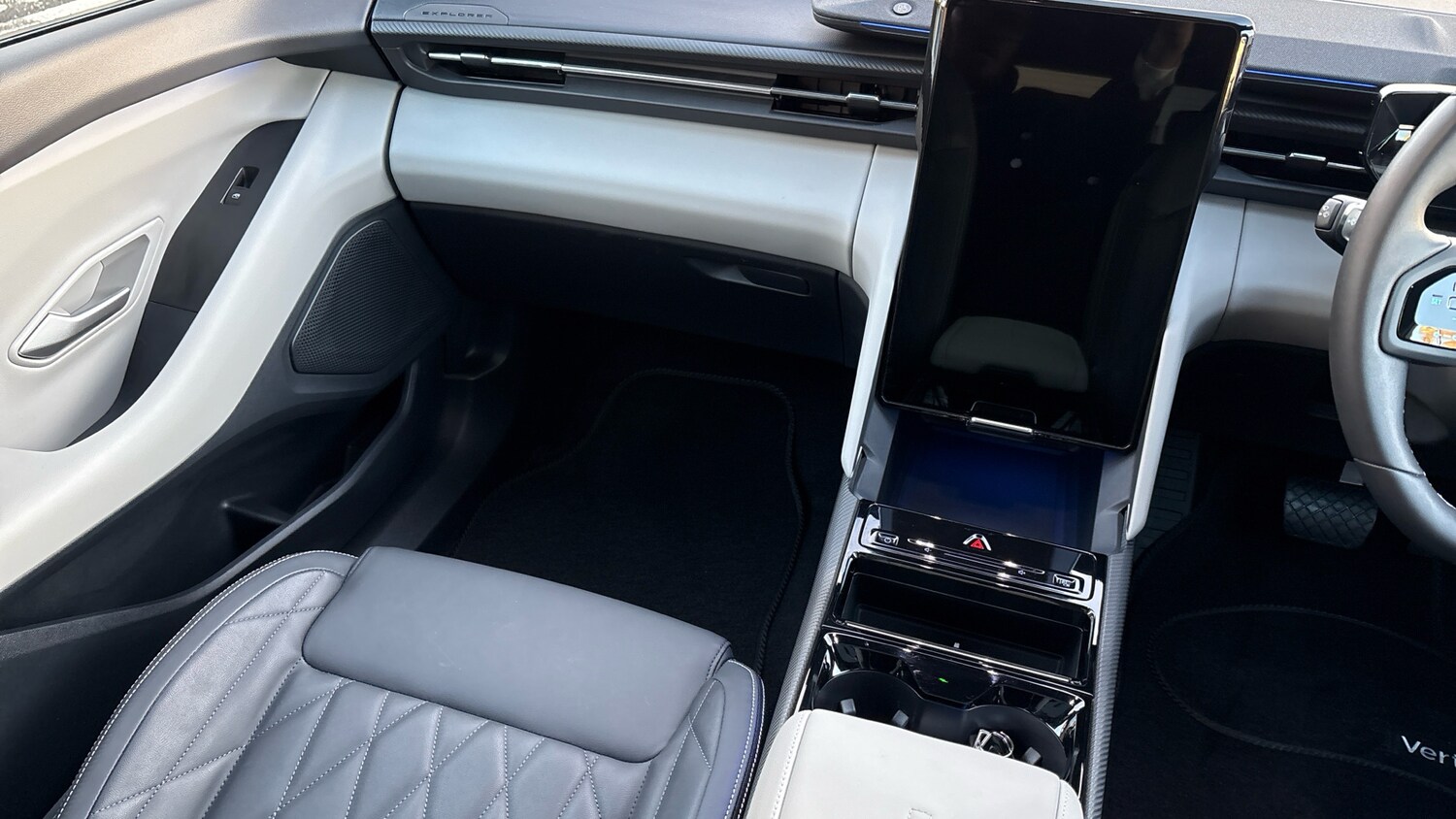 Used Ford Explorer 2025 for sale - 76931101: Photo 14