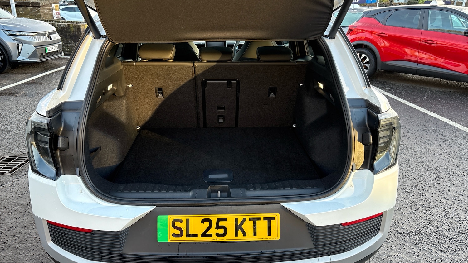 Used Ford Explorer 2025 for sale - 76931101: Photo 4