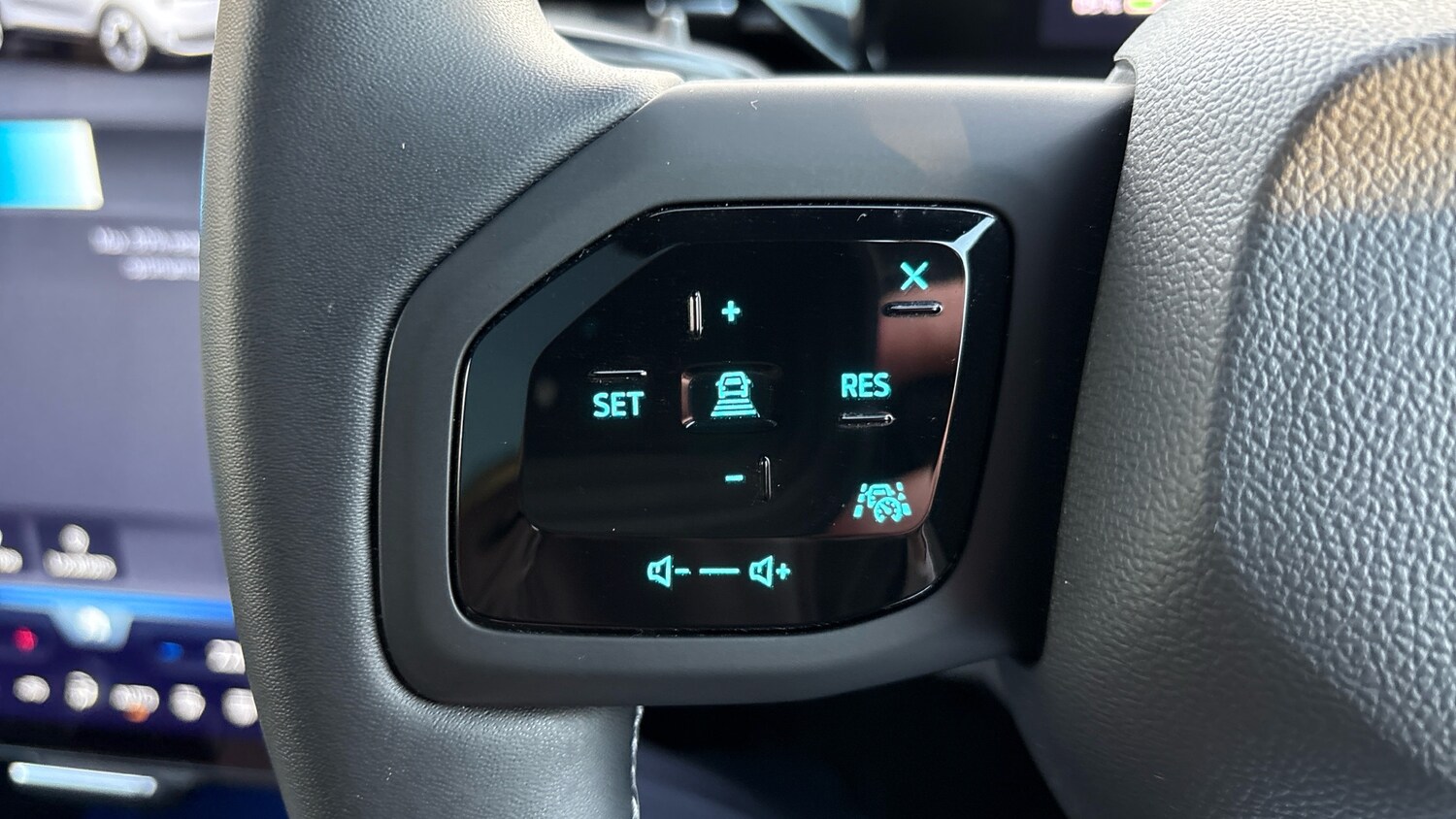 Used Ford Explorer 2025 for sale - 76931101: Photo 50