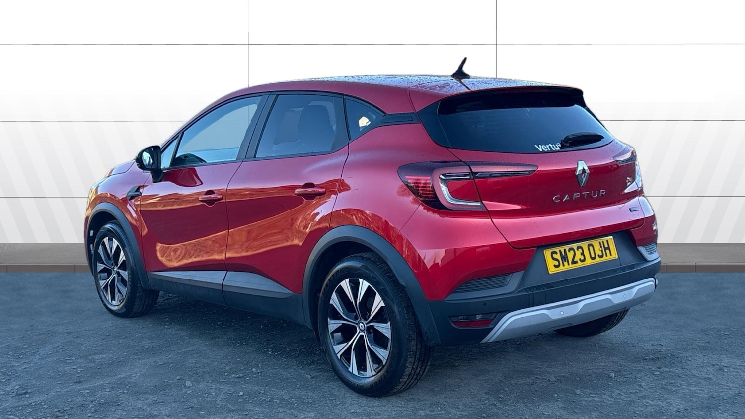 Used Renault Captur 2023 for sale - 76578459: Photo 2