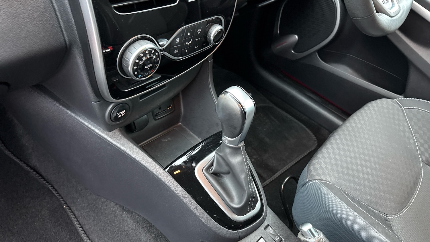 Used Renault Clio 2016 for sale - 77123989: Photo 13