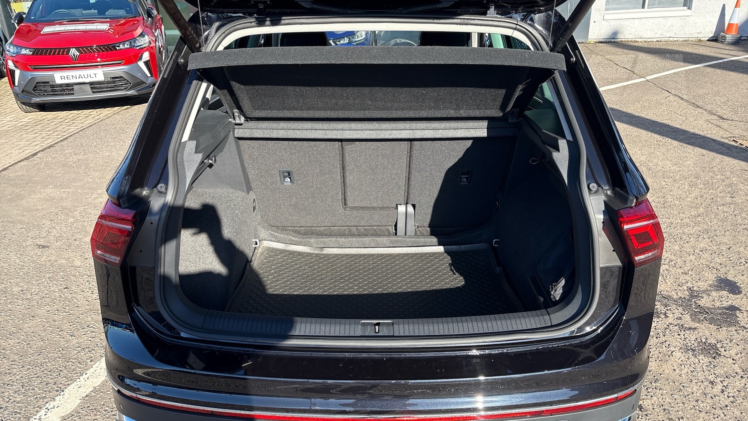 Used Volkswagen Tiguan 2023 for sale - 77845164: Photo 4