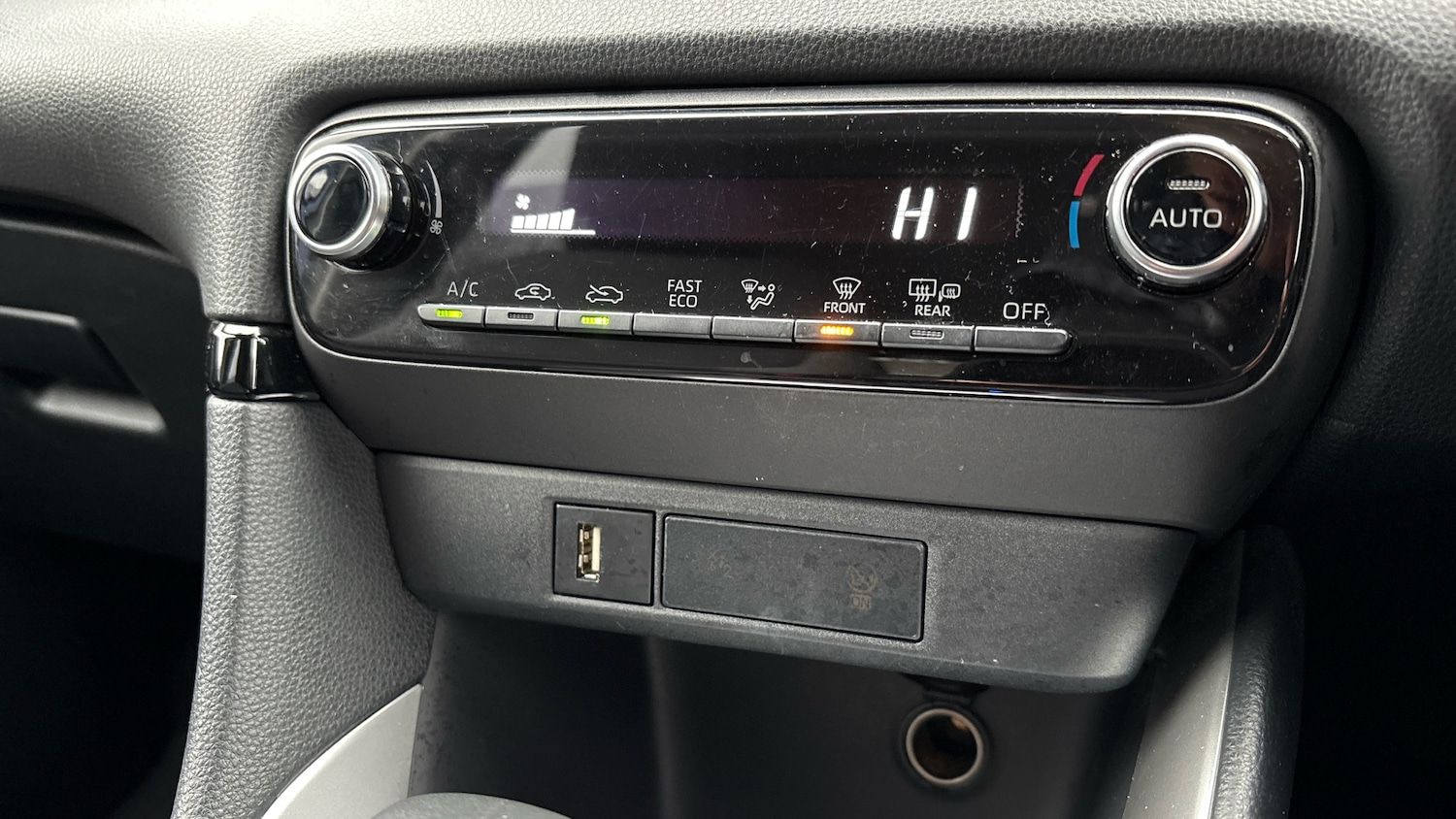 Used Toyota Yaris 2022 for sale - 76490393: Photo 38