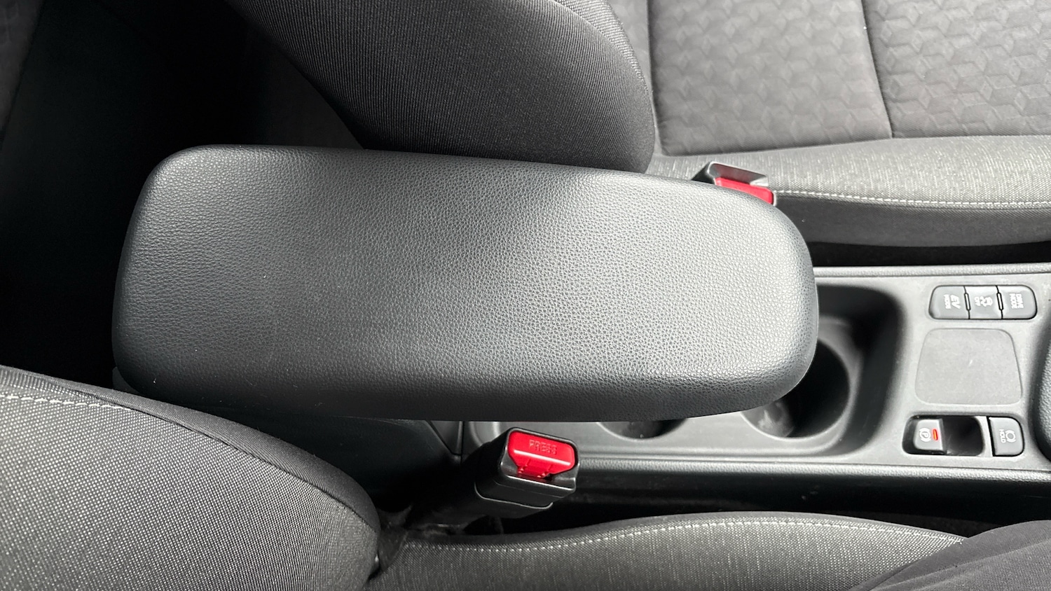 Used Toyota Yaris 2022 for sale - 76490393: Photo 41