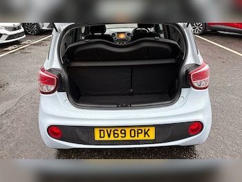 Used Hyundai i10 2019 for sale - 76974153: Photo