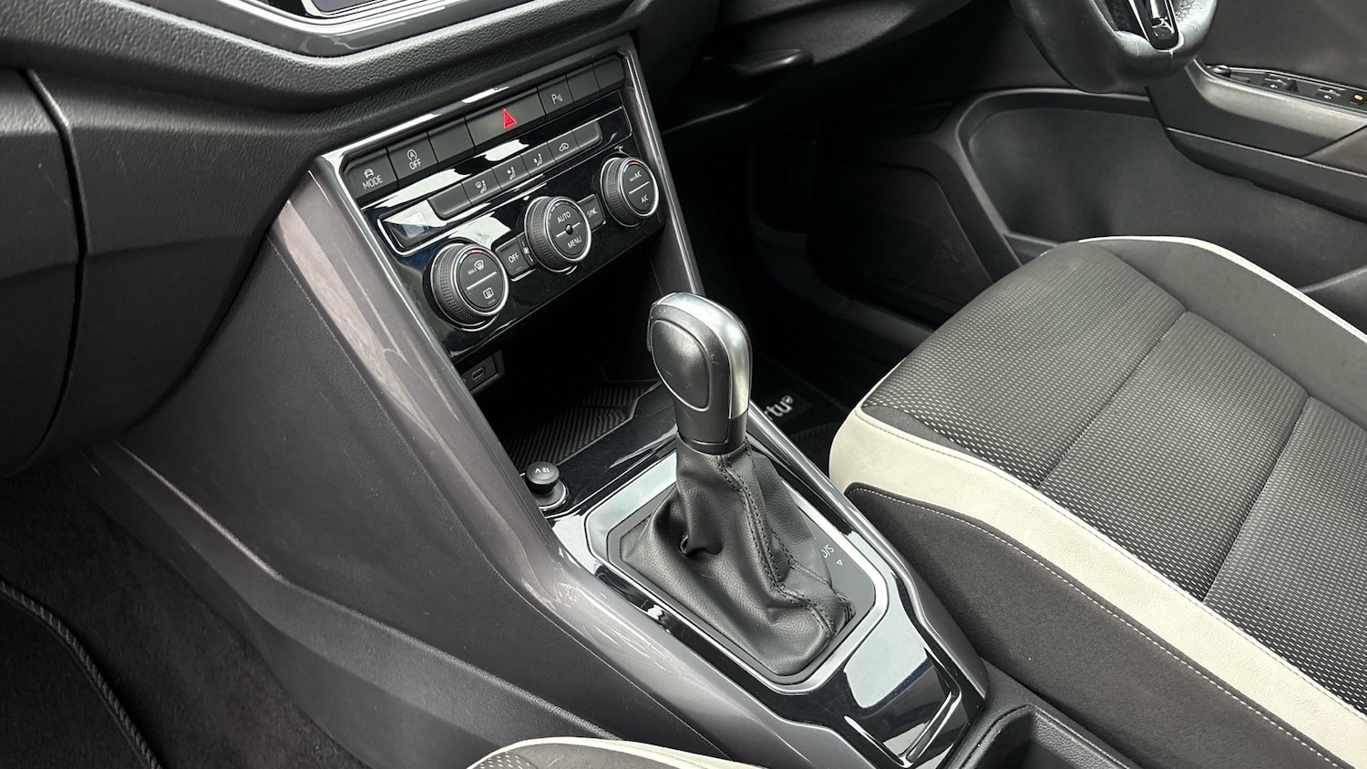 Used Volkswagen T-Roc 2021 for sale - 76766888: Photo 13