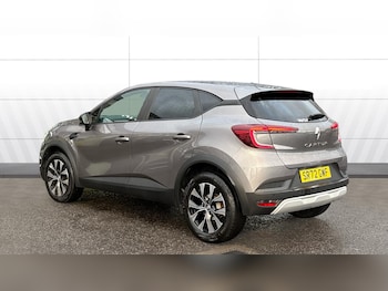 Used Renault Captur 2023 for sale - 76734336: Photo