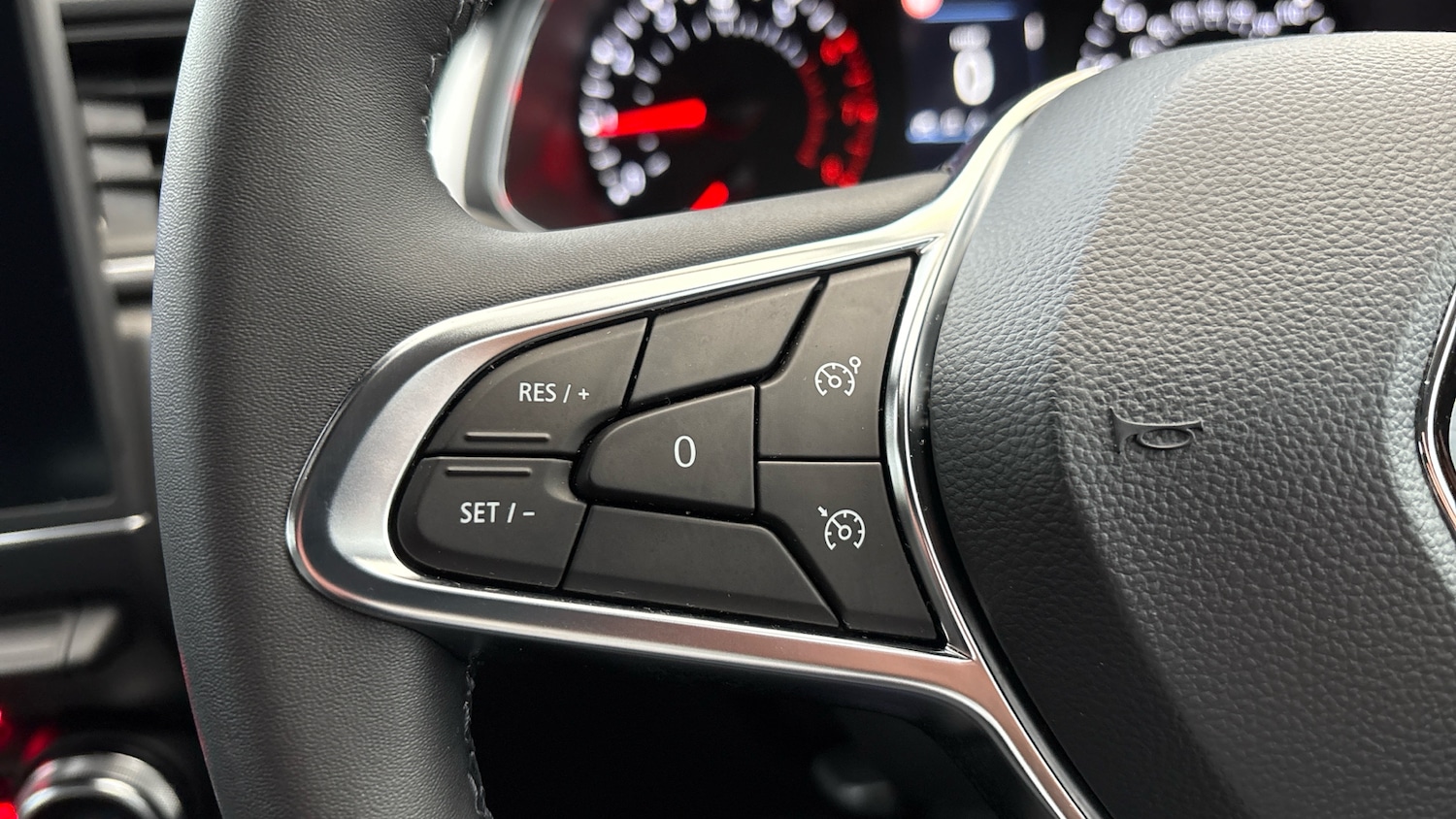 Used Renault Captur 2023 for sale - 76734336: Photo 31