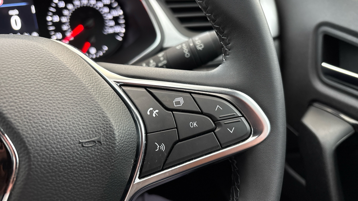 Used Renault Captur 2023 for sale - 76734336: Photo 32