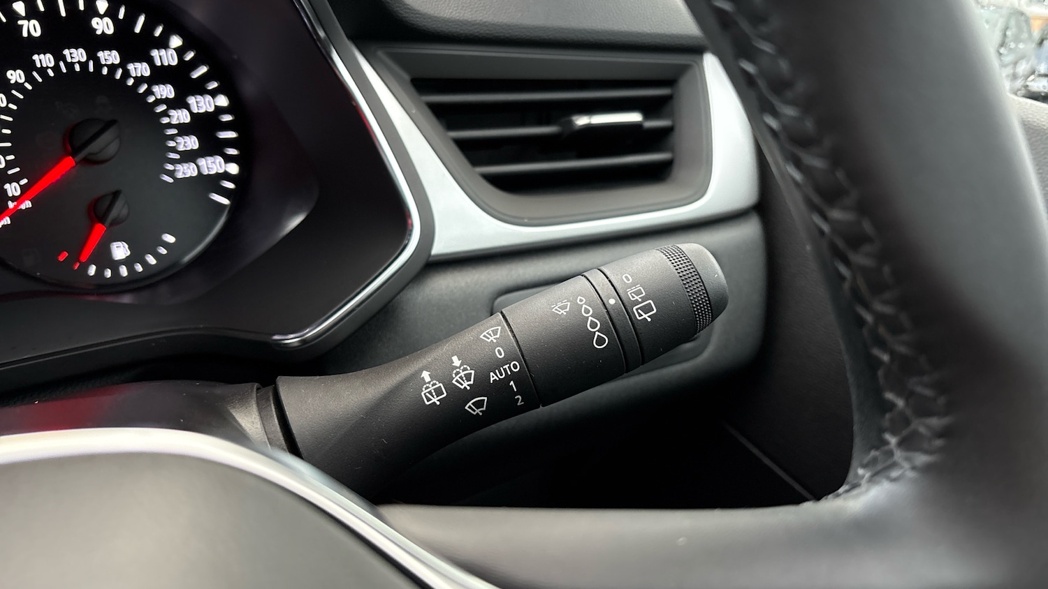 Used Renault Captur 2023 for sale - 76734336: Photo 33