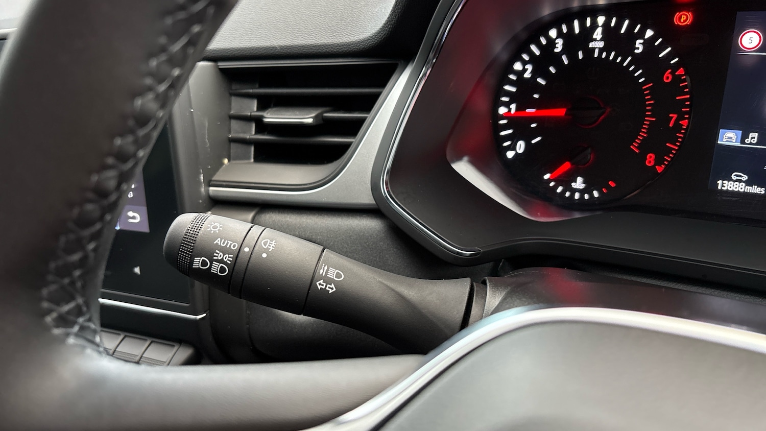 Used Renault Captur 2023 for sale - 76734336: Photo 34