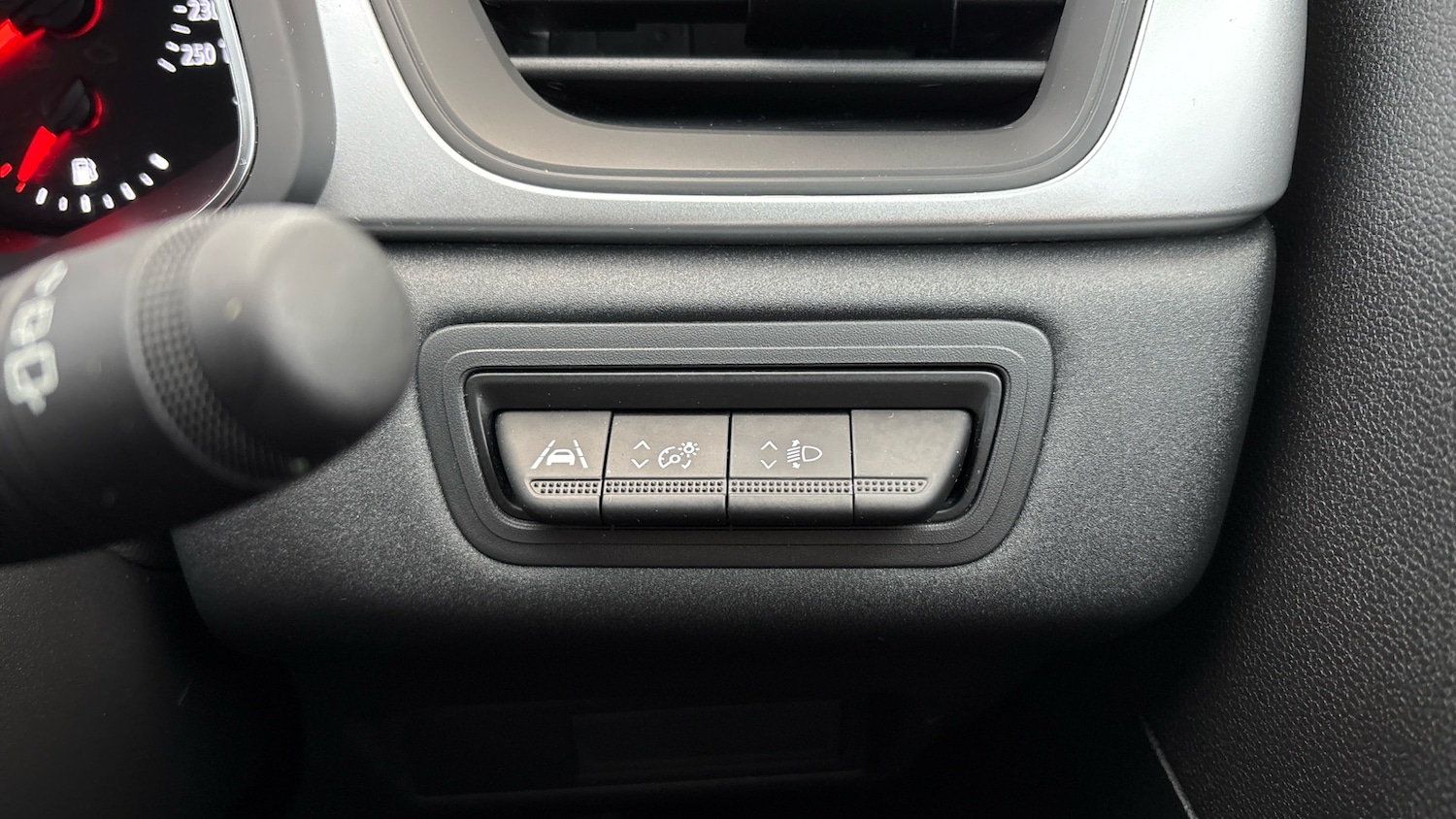 Used Renault Captur 2023 for sale - 76734336: Photo 35