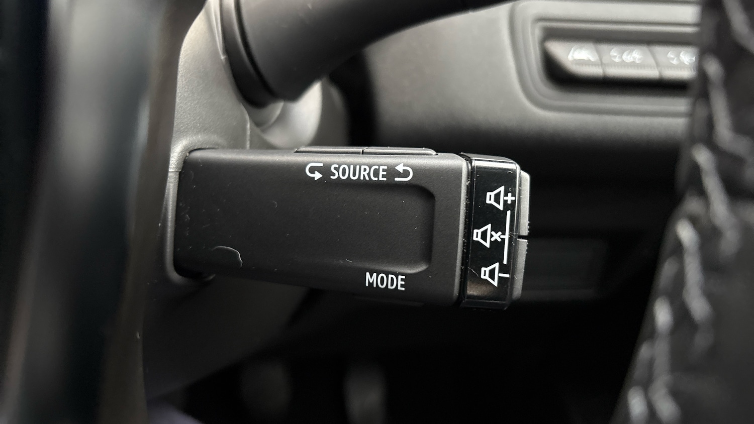 Used Renault Captur 2023 for sale - 76734336: Photo 51