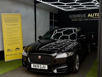Used Jaguar XF 2019 for sale - 79387845: Photo