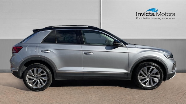 Used Volkswagen T-Roc 2023 for sale - 76030216: Photo 2