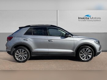 Used Volkswagen T-Roc 2023 for sale - 76030216: Photo 2