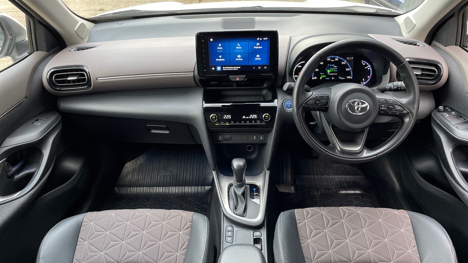 Used Toyota Yaris Cross 2023 for sale - 76618472: Photo 11