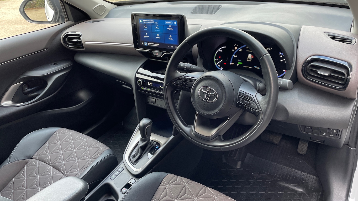 Used Toyota Yaris Cross 2023 for sale - 76618472: Photo 9