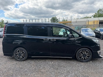 Used Toyota Voxy 2018 for sale - 78675515: Photo