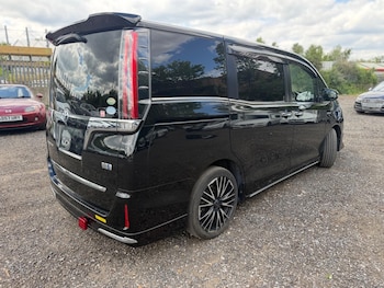 Used Toyota Voxy 2018 for sale - 78675515: Photo