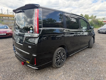 Used Toyota Voxy 2018 for sale - 78675515: Photo