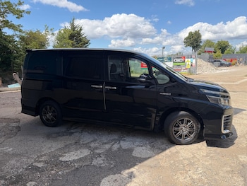 Used Toyota Voxy 2016 for sale - 79479486: Photo