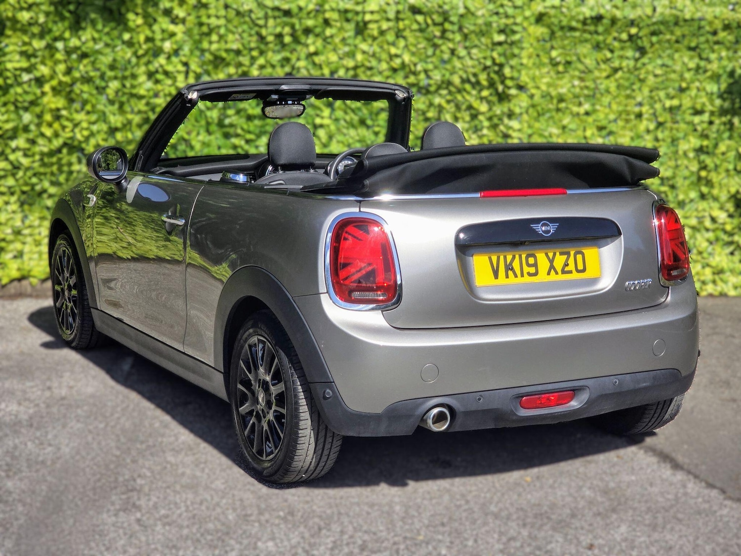 Used MINI Convertible 2019 for sale - 76920152: Photo 2