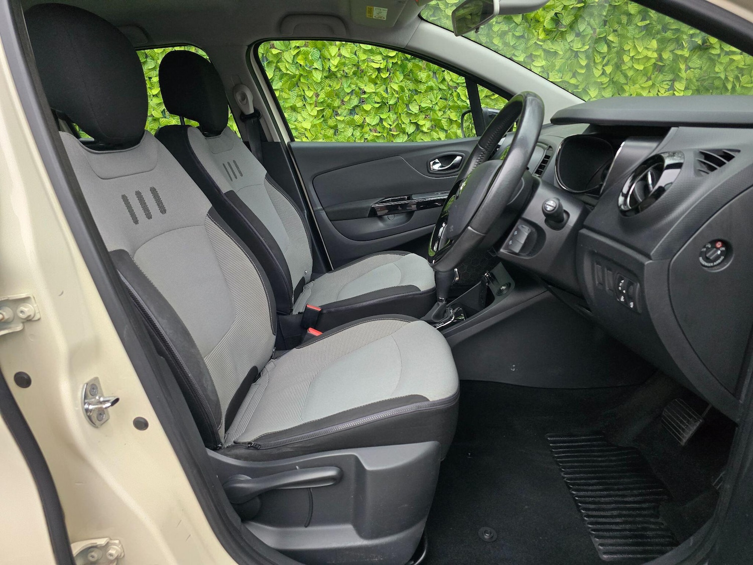 Used Renault Captur 2014 for sale - 77455153: Photo 5