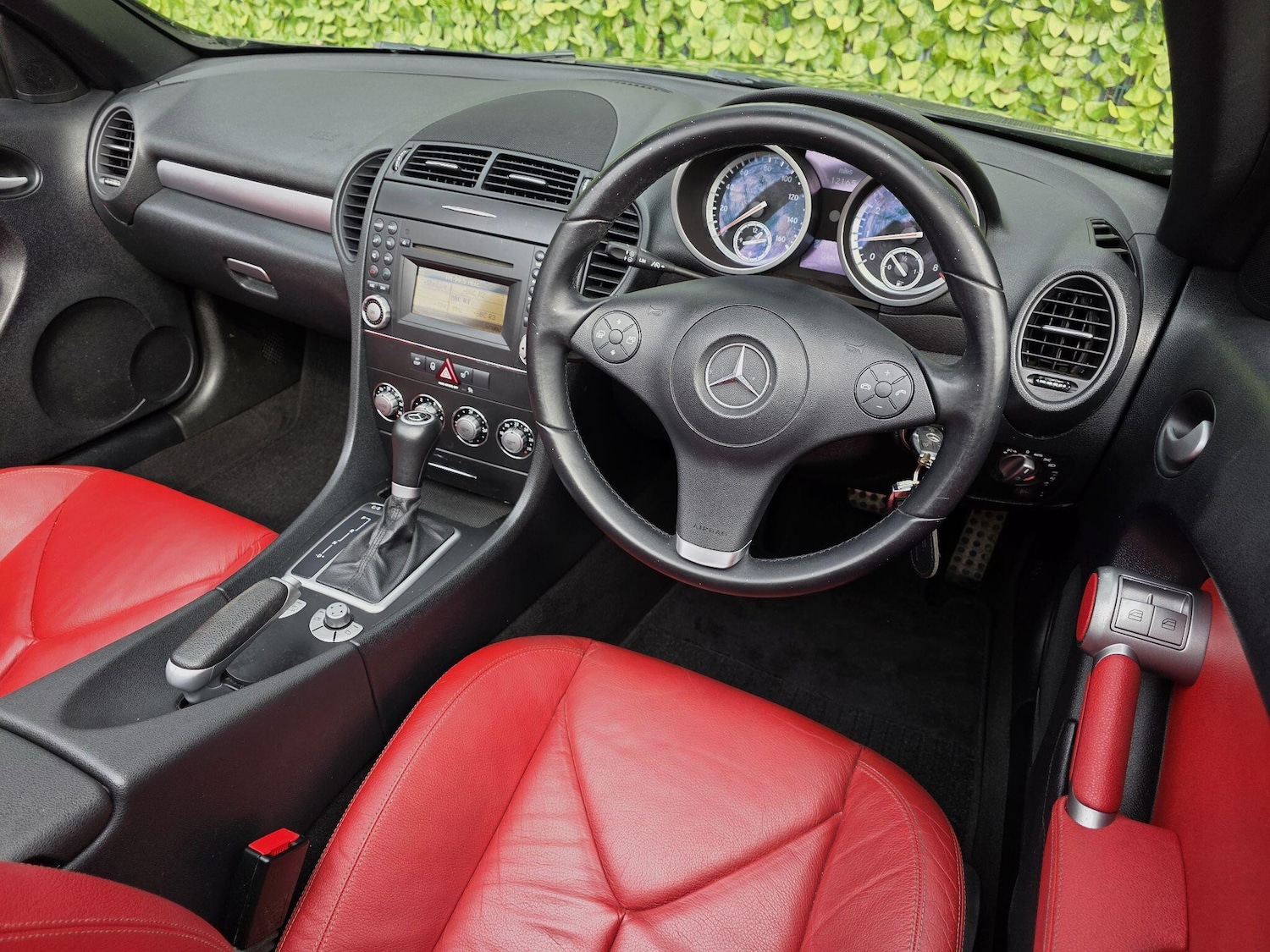 Used Mercedes-Benz SLK 2010 for sale - 77994151: Photo 15