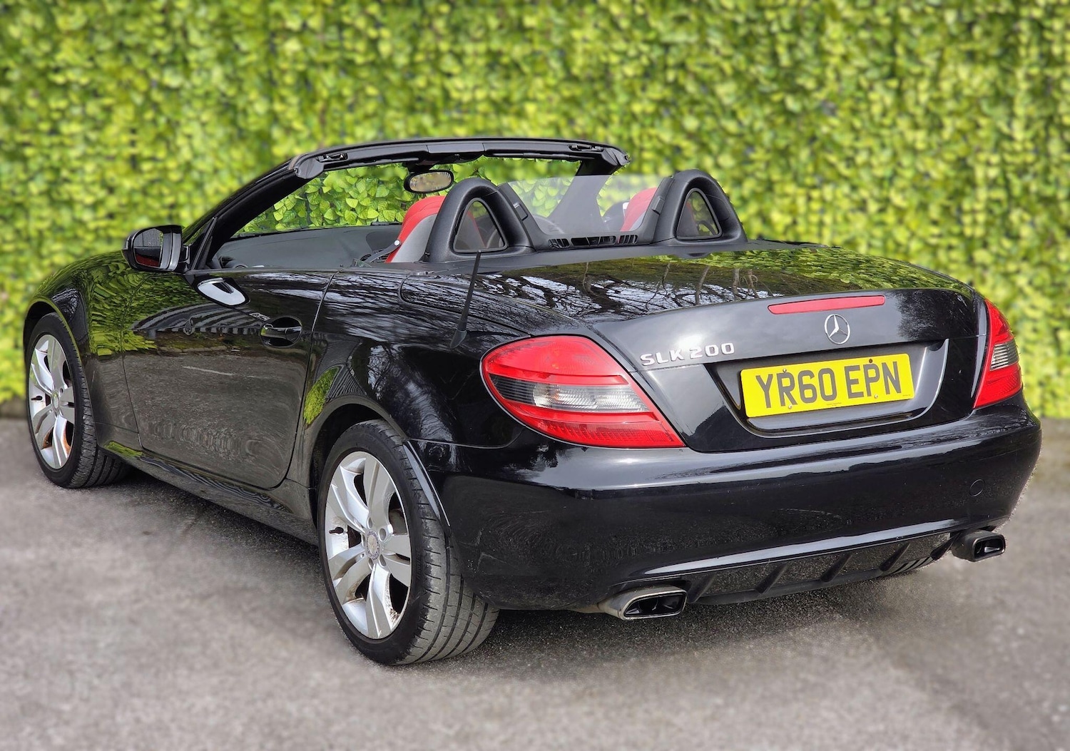 Used Mercedes-Benz SLK 2010 for sale - 77994151: Photo 2