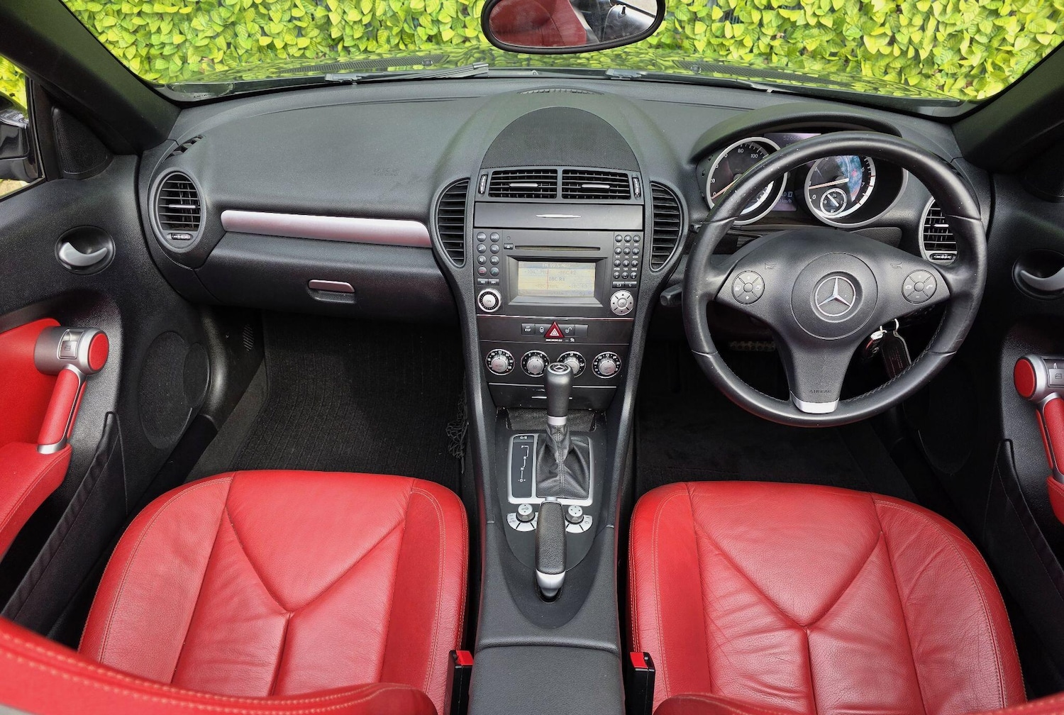 Used Mercedes-Benz SLK 2010 for sale - 77994151: Photo 4