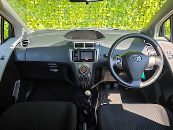 Used Toyota Yaris 2011 for sale - 79168915: Photo