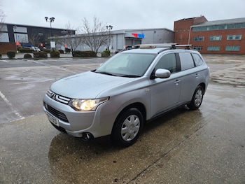 Mitsubishi Outlander feature image