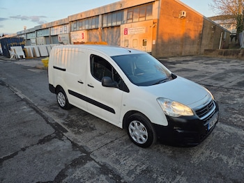 Used Peugeot Partner 2017 for sale - 77709105: Photo