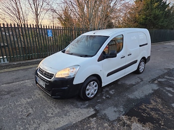 Used Peugeot Partner 2017 for sale - 77709105: Photo