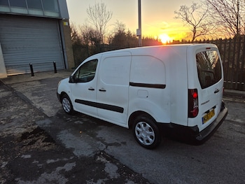 Used Peugeot Partner 2017 for sale - 77709105: Photo