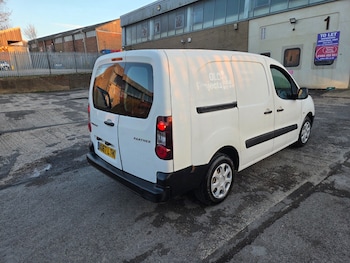 Used Peugeot Partner 2017 for sale - 77709105: Photo