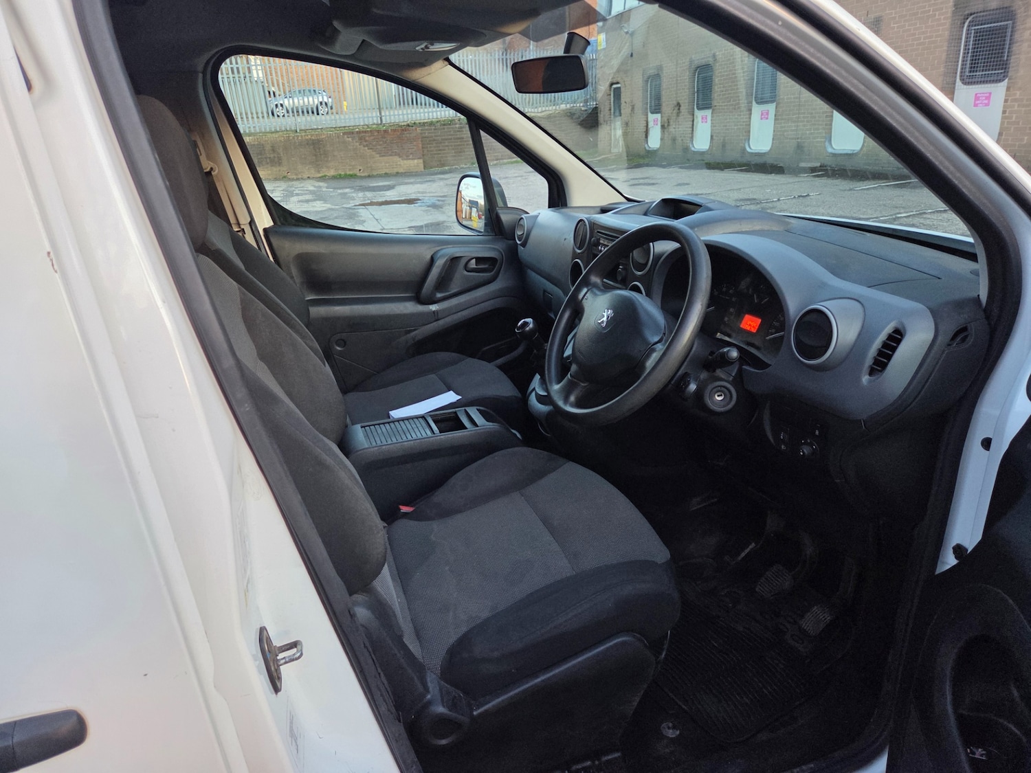 Used Peugeot Partner 2017 for sale - 77709105: Photo 9